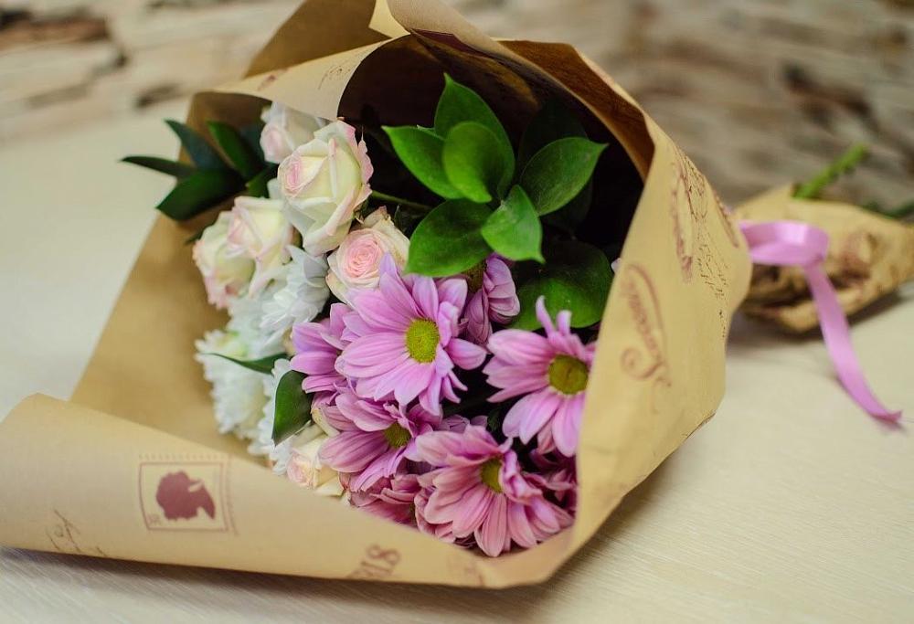 Букет цветов из: Розы и Хризантемы в Северо-Восточные Сады