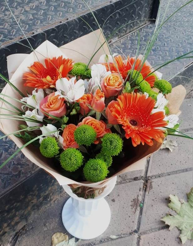 Букет цветов из: Герберы, Хризантемы, Альстромерии и Розы в Северо-Восточные Сады