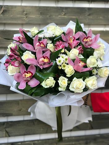Букет цветов из: Розы и Хризантемы в Северо-Восточные Сады