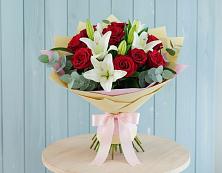 Букет цветов из:  Лилии и Розы в Северо-Восточные Сады