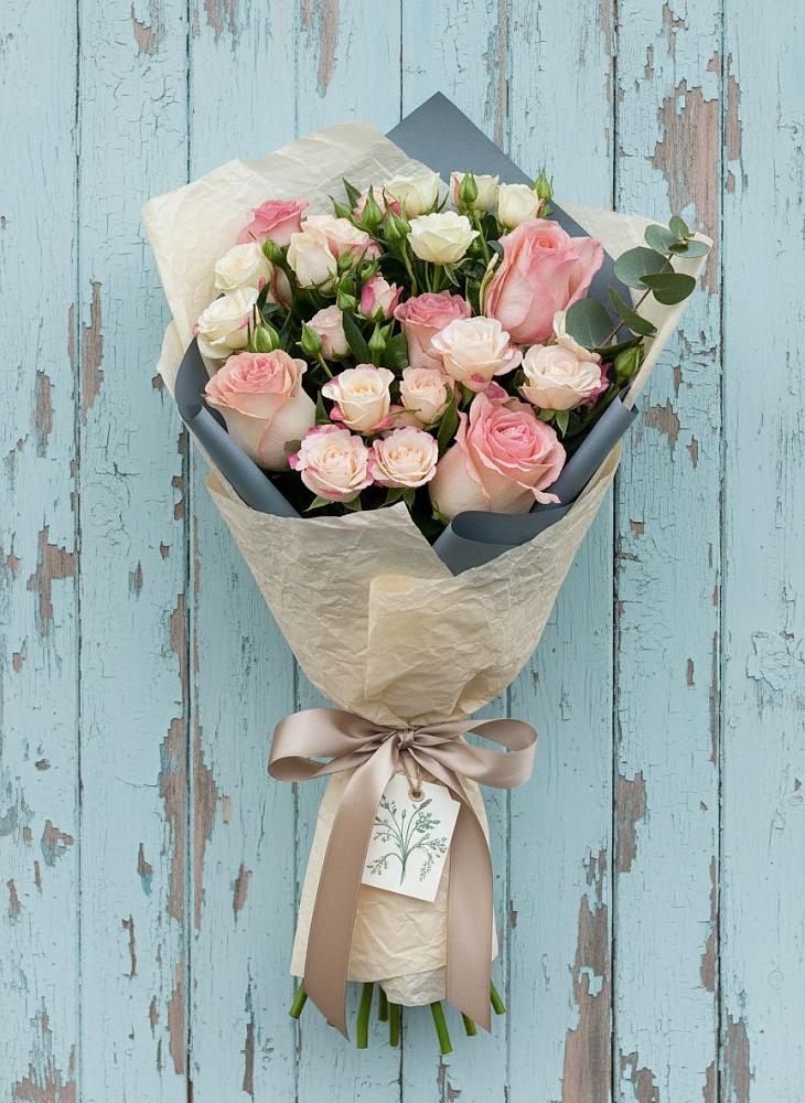 Букет цветов из: Розы в Северо-Восточные Сады