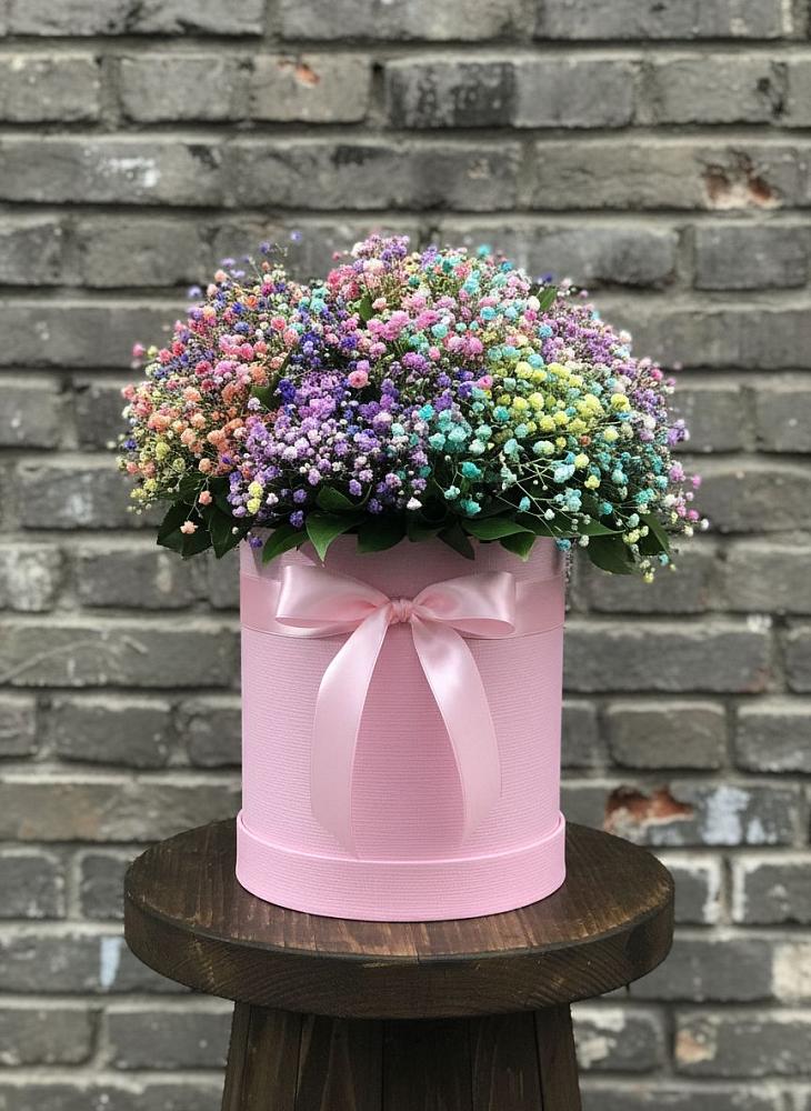 Цветочная композиция из Гипсофила и Розы в шляпной коробке в Северо-Восточные Сады