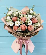 Букет цветов из:  Розы, Альстромерии и Лизиантусы в Северо-Восточные Сады