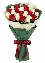 Букет Микс из красных и белых роз в Северо-Восточные Сады