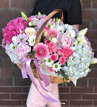 Цветочная композиция из Розы, Хризантемы, Пионы и Лизиантусы в корзине #REPLACE_PRED# Северо-Восточные Сады