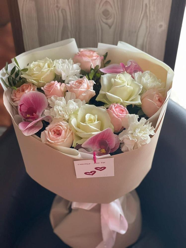 Букет цветов из: Орхидеи, Розы и Гвоздики в Северо-Восточные Сады