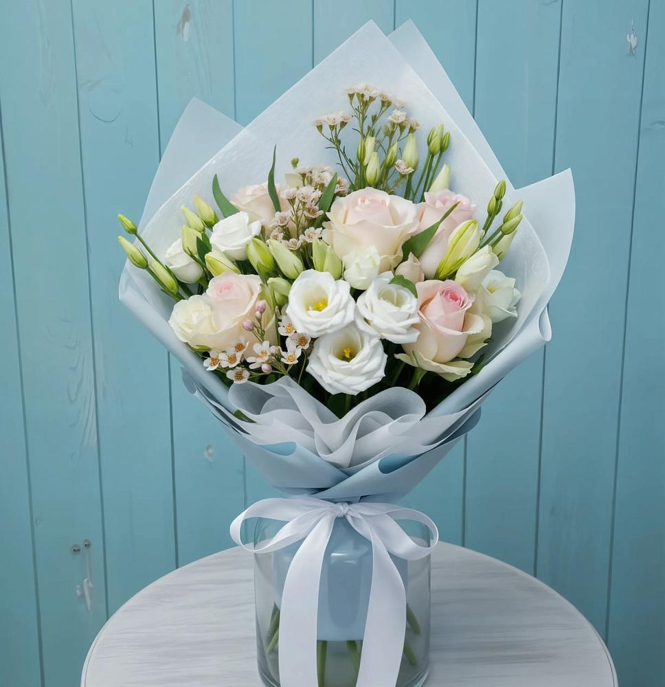 Букет цветов из: Розы и Лизиантусы в Северо-Восточные Сады