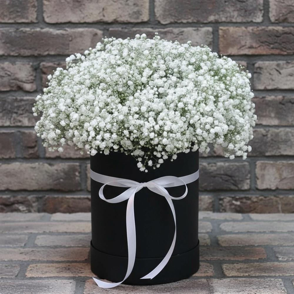 Цветочная композиция из Гипсофила в шляпной коробке в Северо-Восточные Сады