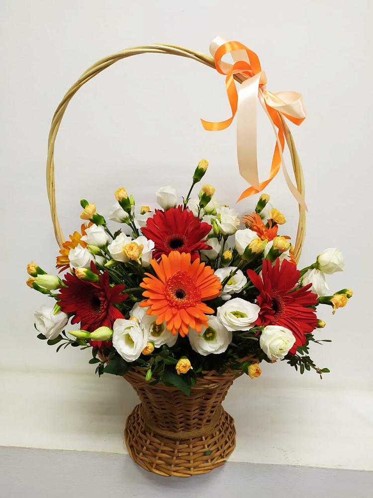 Цветочная композиция из Герберы и Хризантемы в корзине в Северо-Восточные Сады