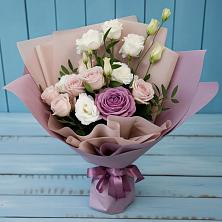 Букет цветов из:  Розы и Лизиантусы в Северо-Восточные Сады