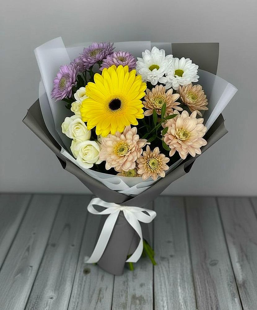 Букет цветов из: Розы, Герберы и Хризантемы в Северо-Восточные Сады