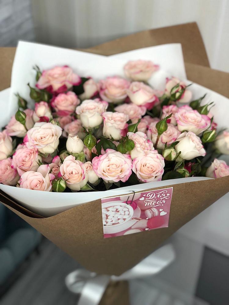 Букет цветов из: Розы в Северо-Восточные Сады