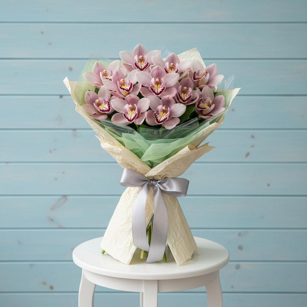 Букет цветов из: Орхидеи и Розы в Северо-Восточные Сады