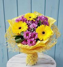 Букет цветов из:  Хризантемы и Герберы в Северо-Восточные Сады