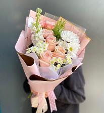Букет цветов из:  Хризантемы и Розы в Северо-Восточные Сады