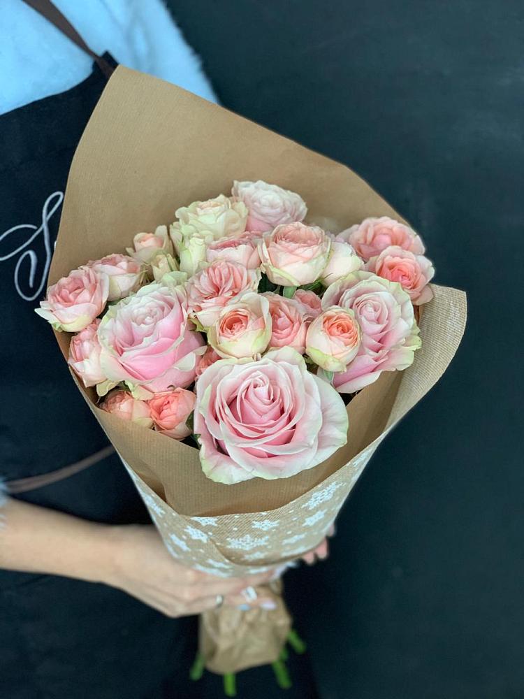 Букет цветов из: Хризантемы и Розы в Северо-Восточные Сады