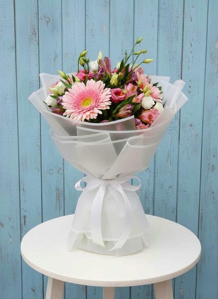 Букет цветов из: Герберы, Альстромерии и Лизиантусы в Северо-Восточные Сады