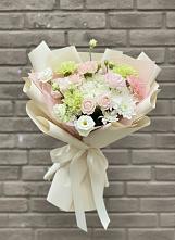 Букет цветов из:  Гвоздики, Розы, Лизиантусы и Хризантемы в Северо-Восточные Сады