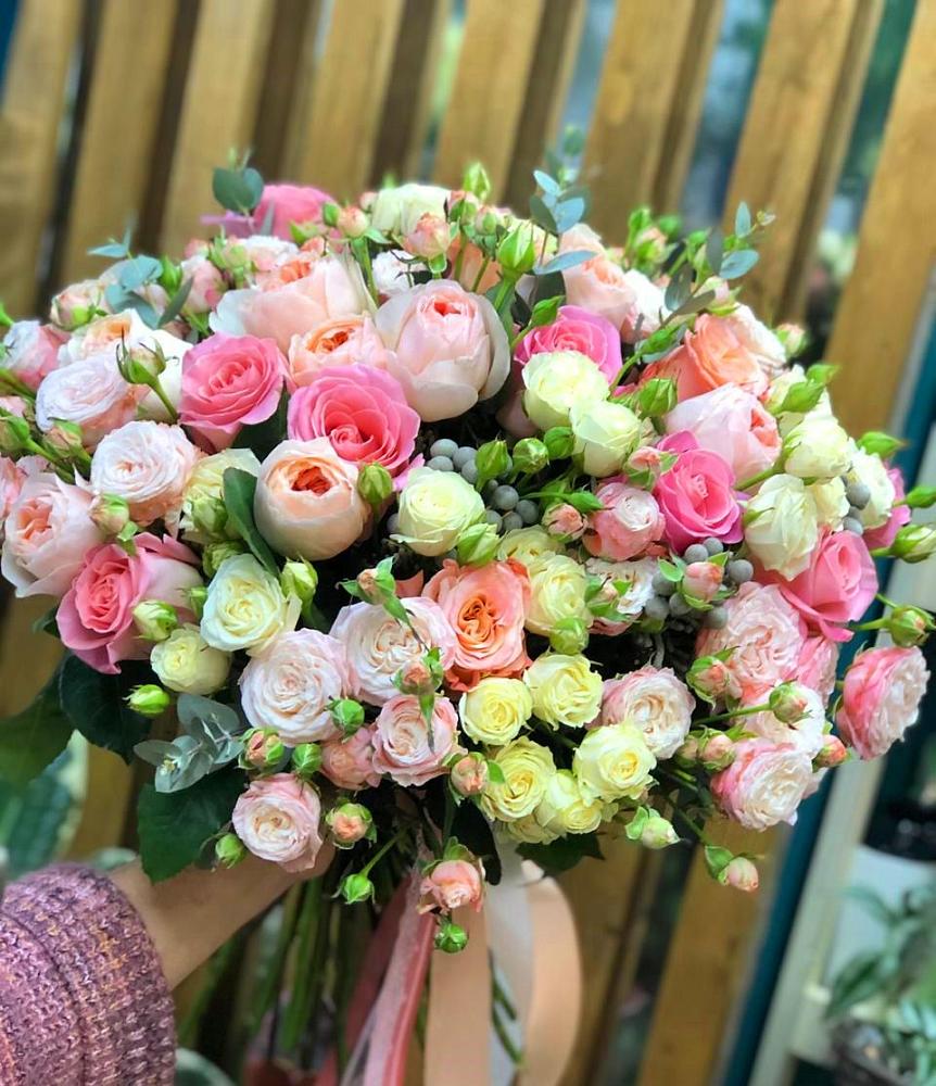 Букет цветов из: Розы в Северо-Восточные Сады