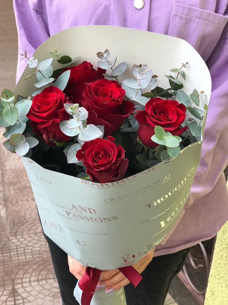 Букет цветов из: Розы в Северо-Восточные Сады