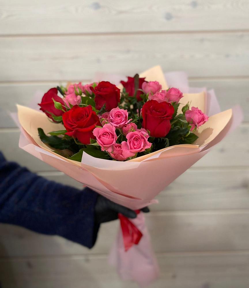 Букет цветов из: Розы в Северо-Восточные Сады