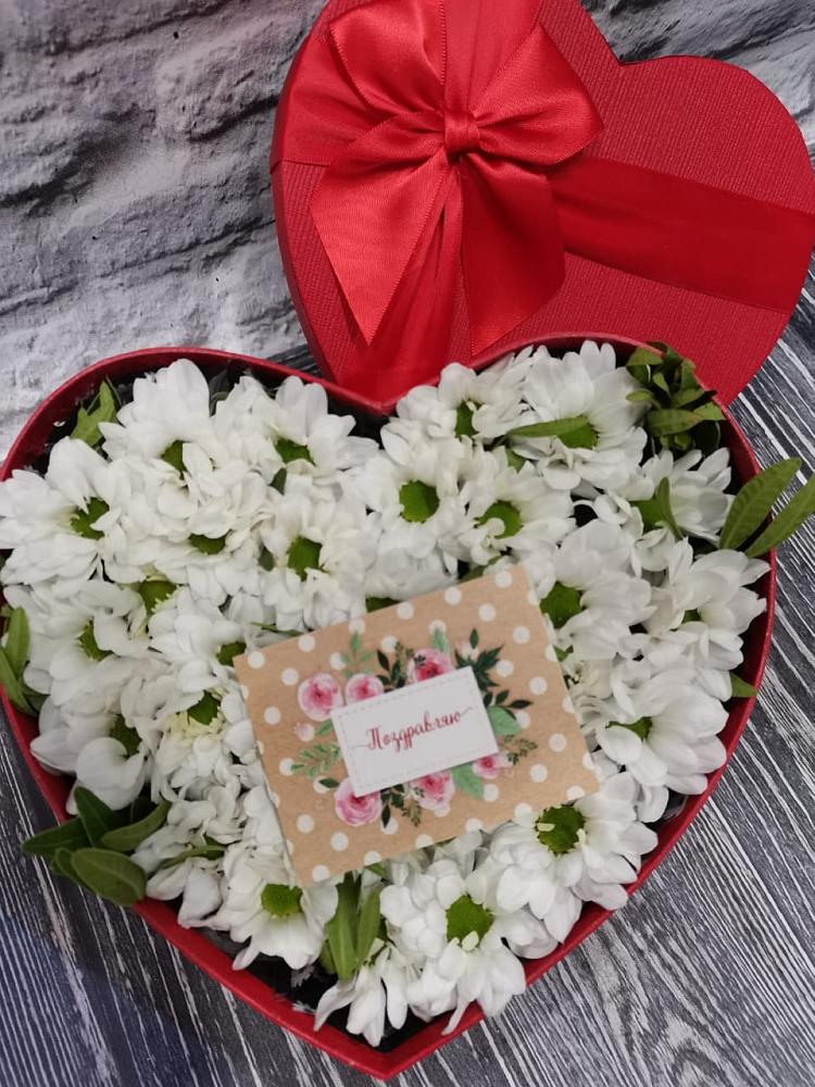 Цветочная композиция из Хризантемы в виде сердца в Северо-Восточные Сады