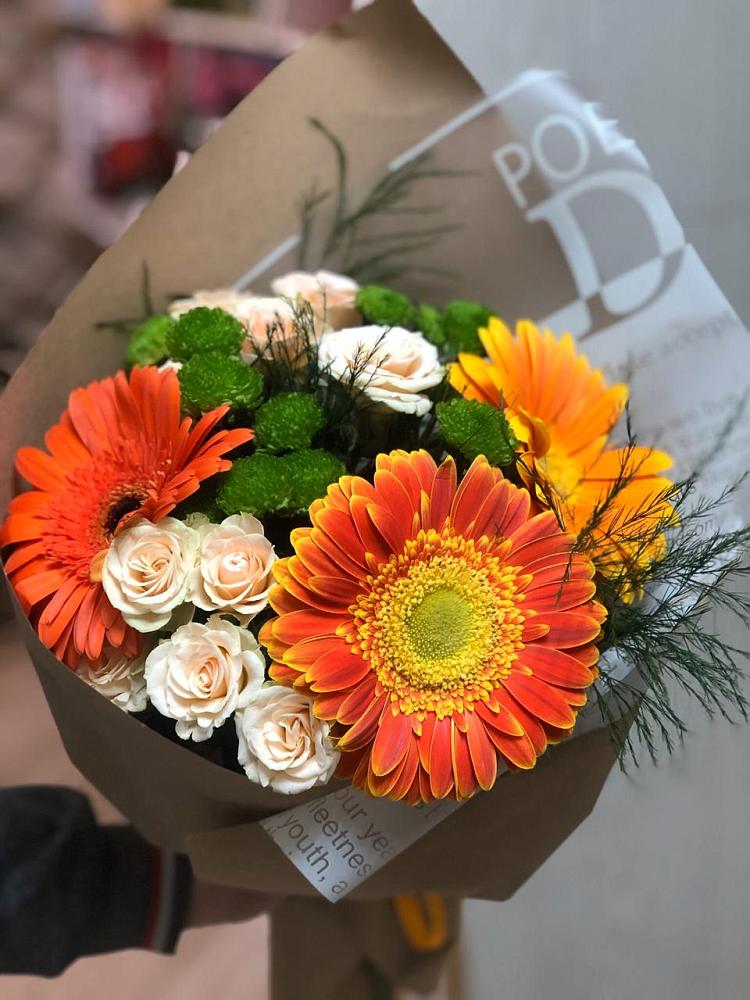 Букет цветов из: Герберы, Хризантемы и Розы в Северо-Восточные Сады