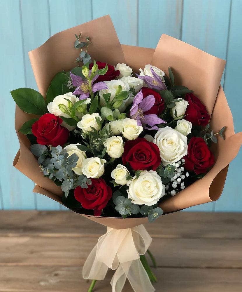 Букет цветов из: Розы и Альстромерии в Северо-Восточные Сады