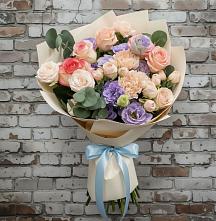 Букет цветов из:  Розы, Лизиантусы и Гвоздики #REPLACE_PRED# Северо-Восточные Сады