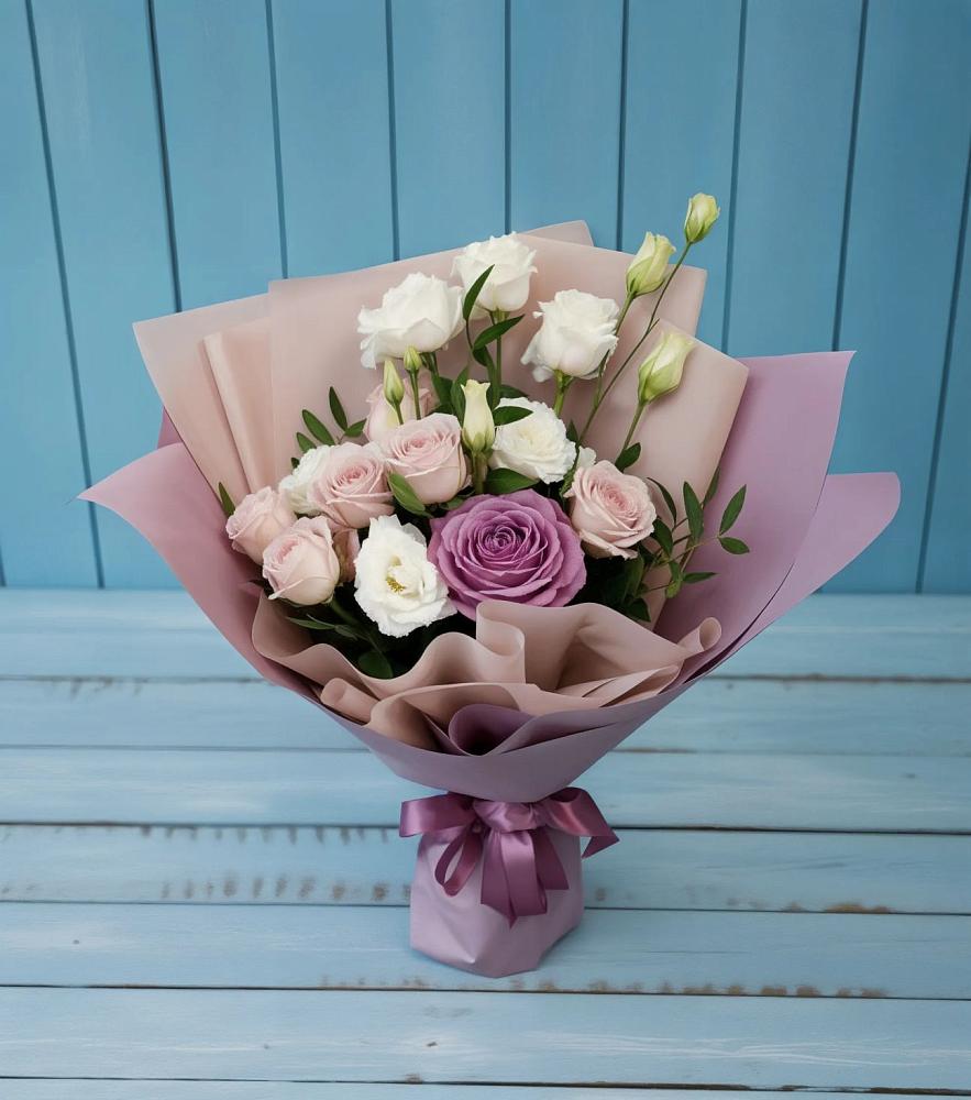 Букет цветов из: Розы и Лизиантусы в Северо-Восточные Сады